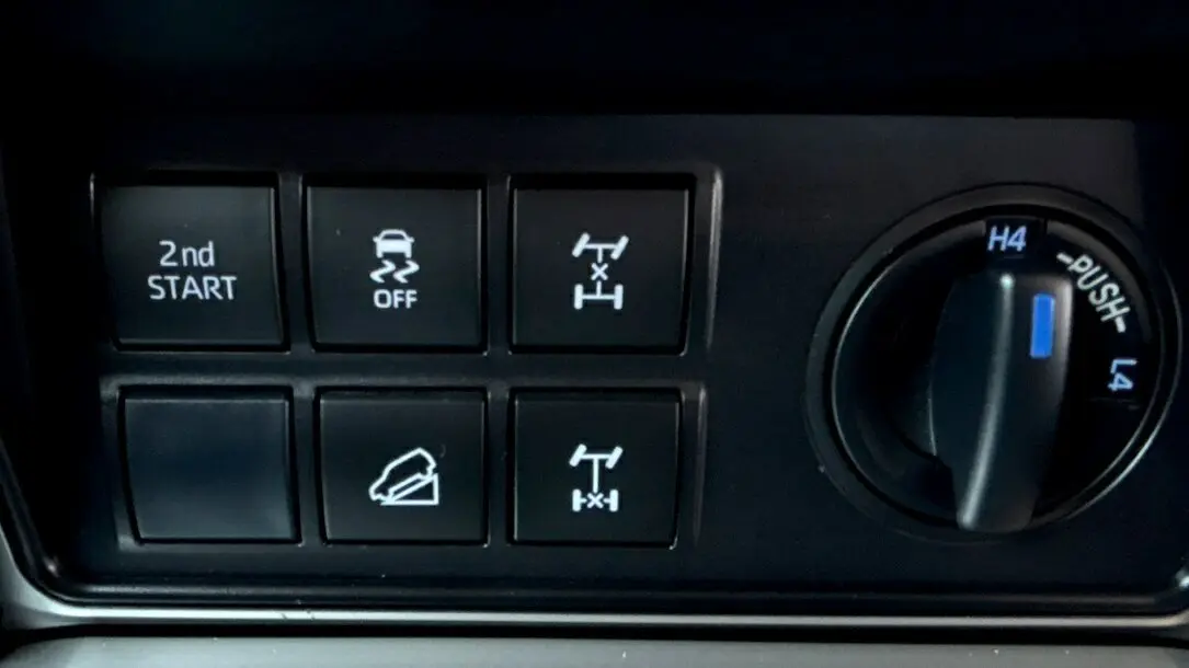 2017 Toyota Prado Gallery Image 14