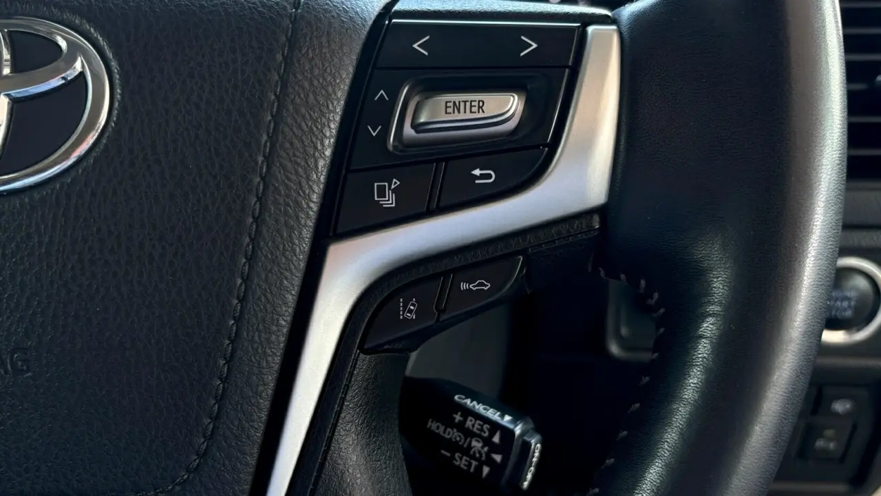 2017 Toyota Prado Gallery Image 16