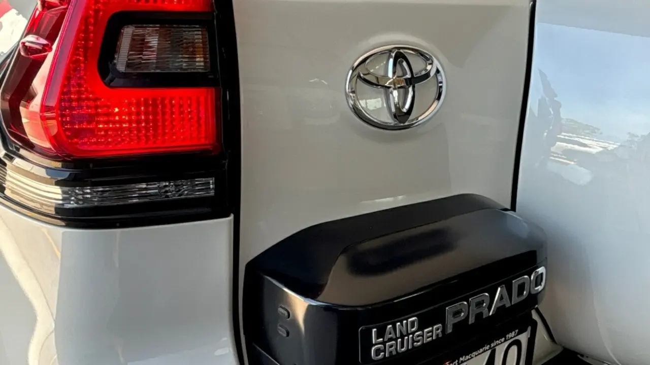 2017 Toyota Prado Gallery Image 4