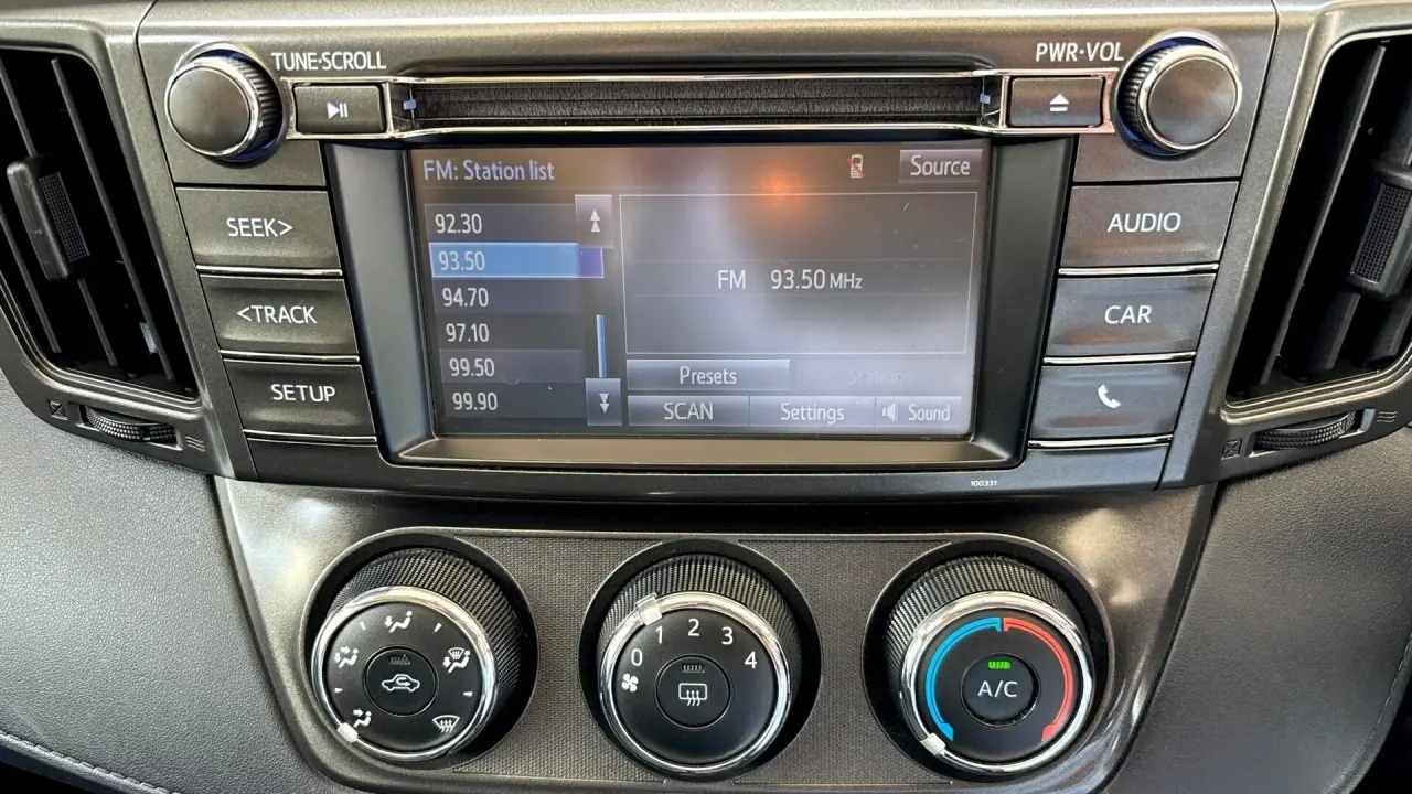 2015 Toyota RAV4 Gallery Image 11