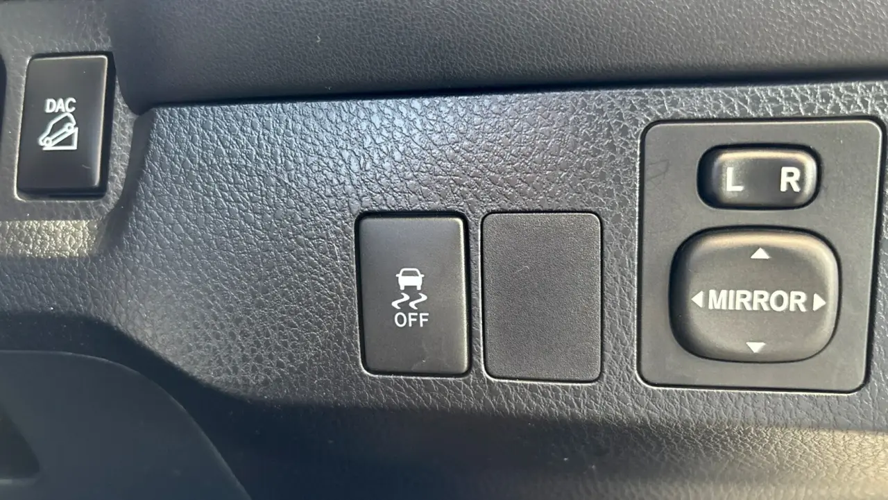 2015 Toyota RAV4 Gallery Image 14