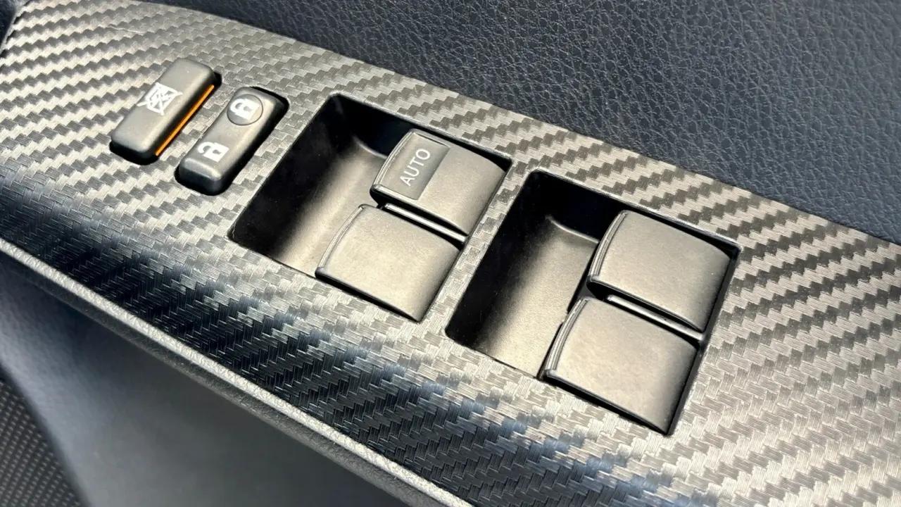 2015 Toyota RAV4 Gallery Image 16