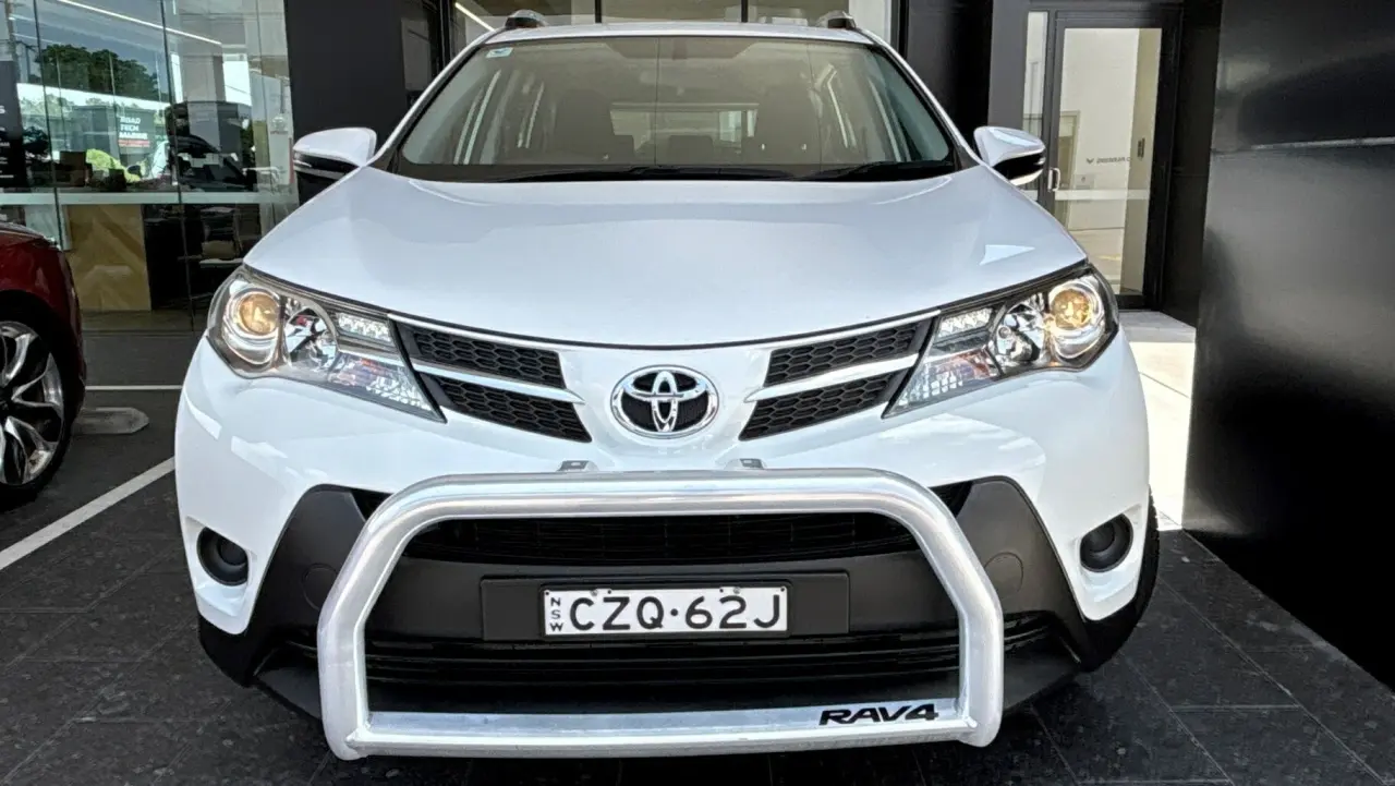 2015 Toyota RAV4 Gallery Image 2