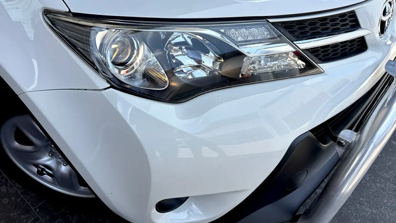 2015 Toyota RAV4 Gallery Image 3