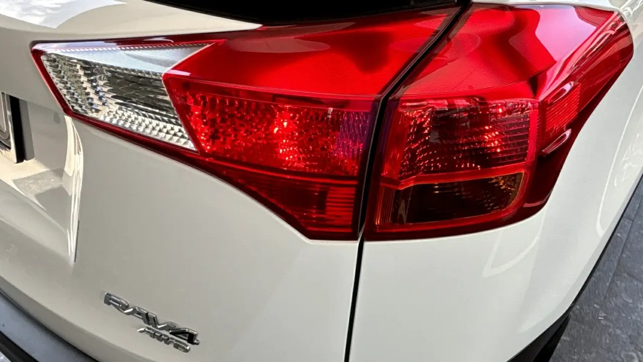 2015 Toyota RAV4 Gallery Image 4