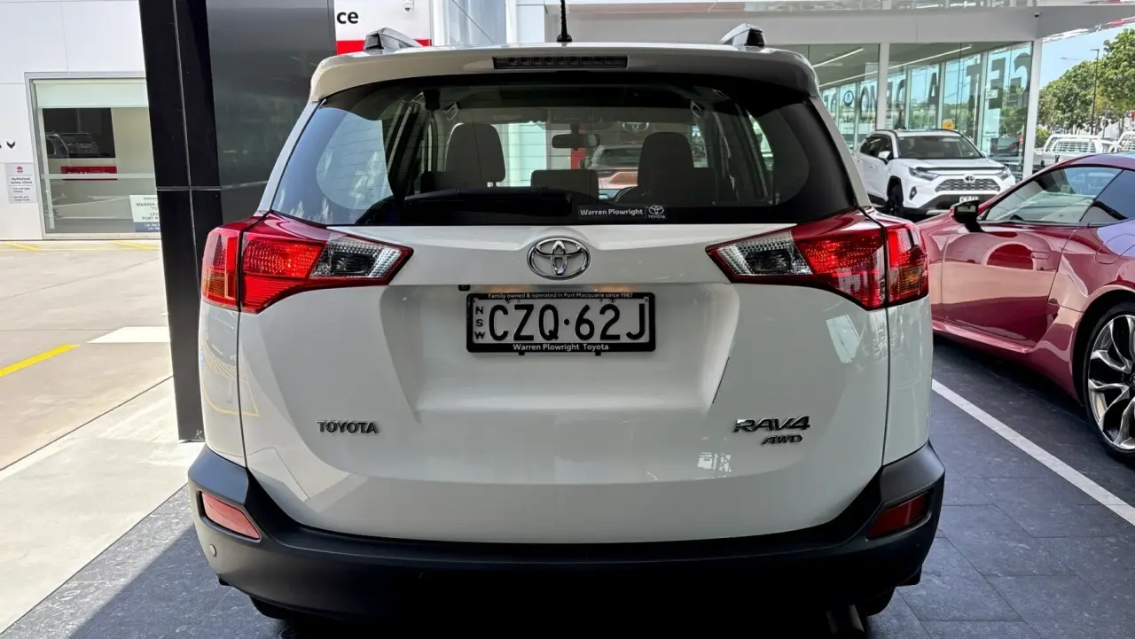 2015 Toyota RAV4 Gallery Image 5