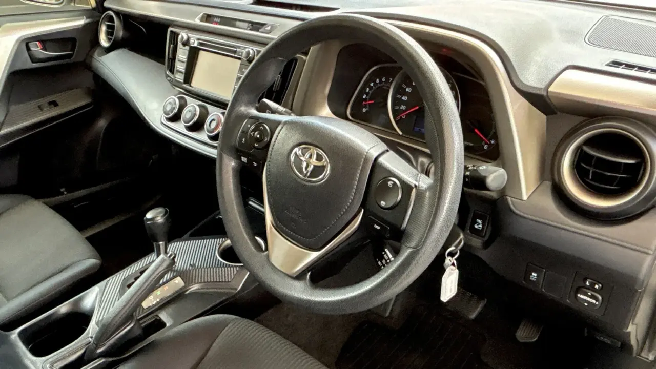 2015 Toyota RAV4 Gallery Image 8