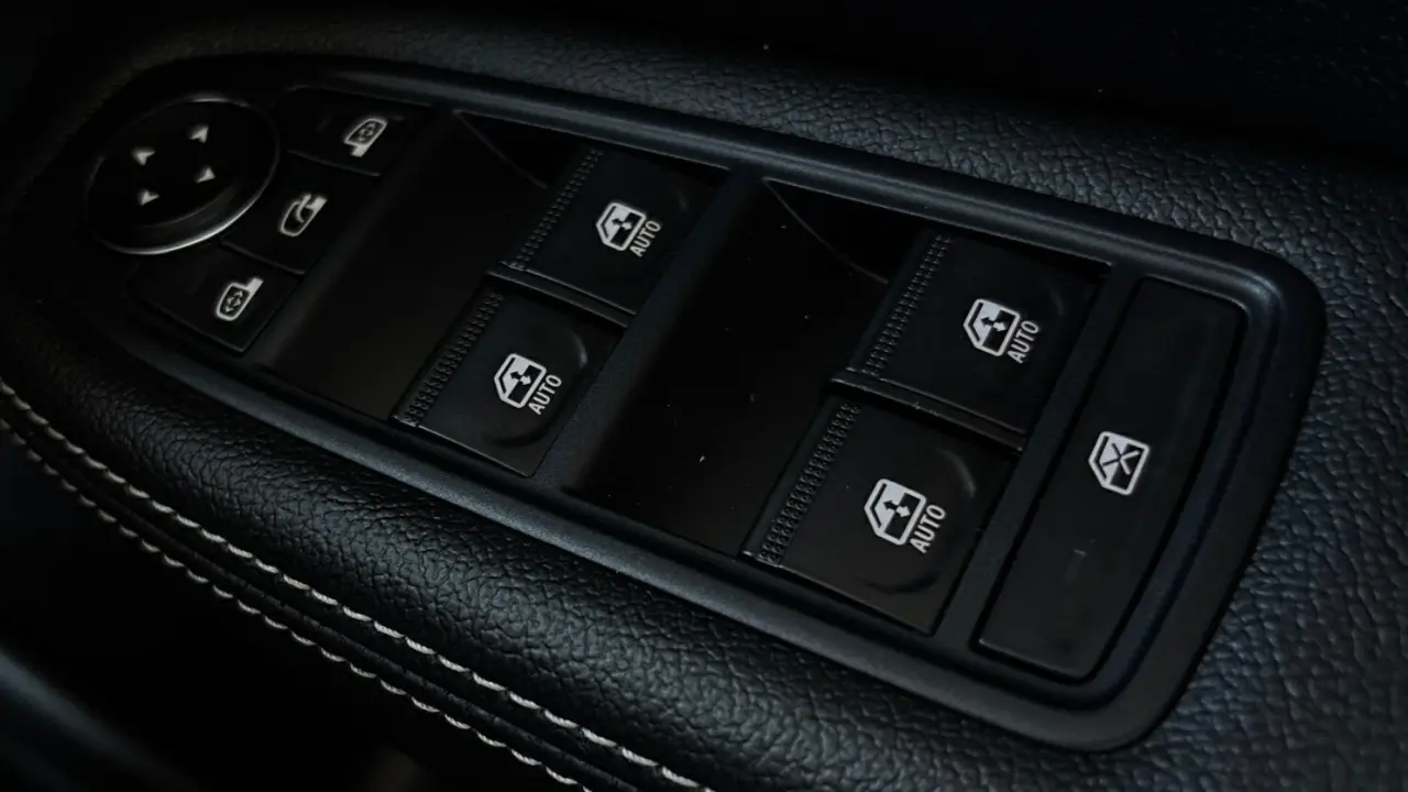 2023 RENAULT ARKANA Gallery Image 19