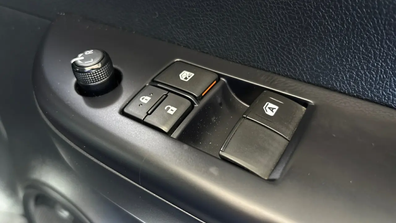 2023 Toyota Hilux Gallery Image 18