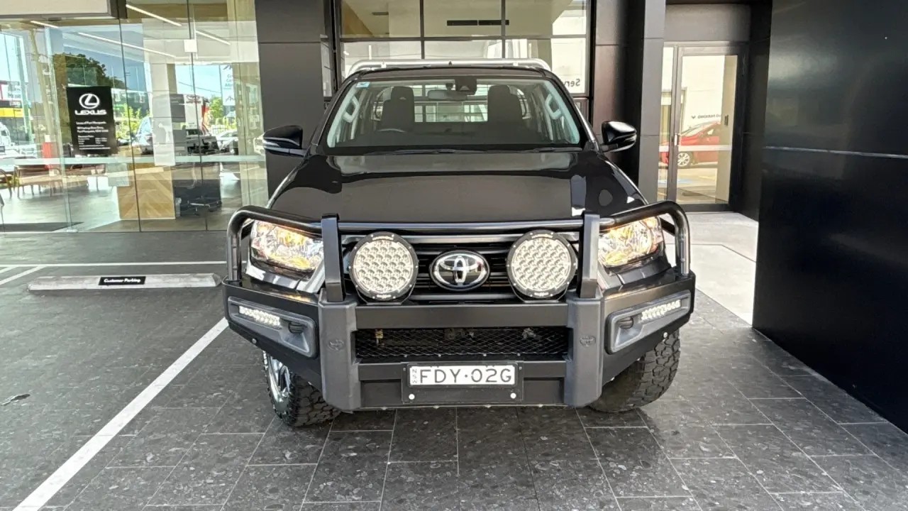 2023 Toyota Hilux Gallery Image 2