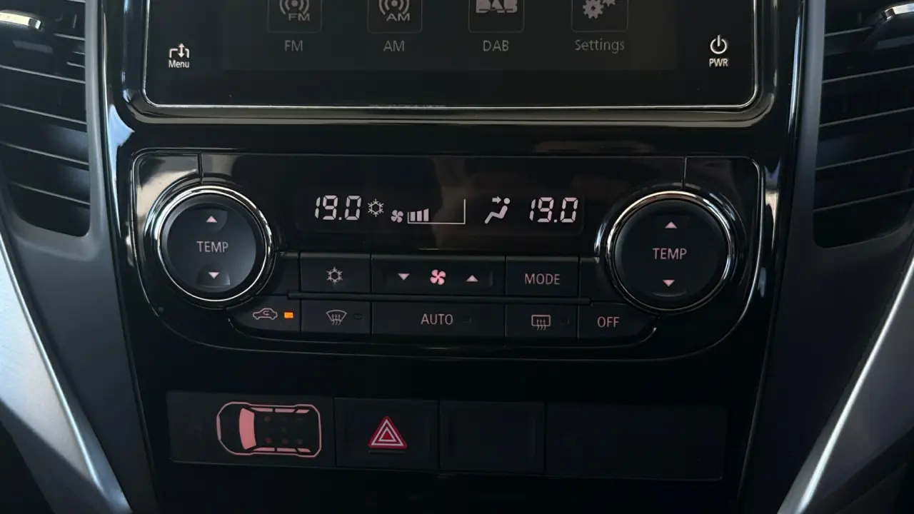 2018 MITSUBISHI PAJERO SPORT Gallery Image 15