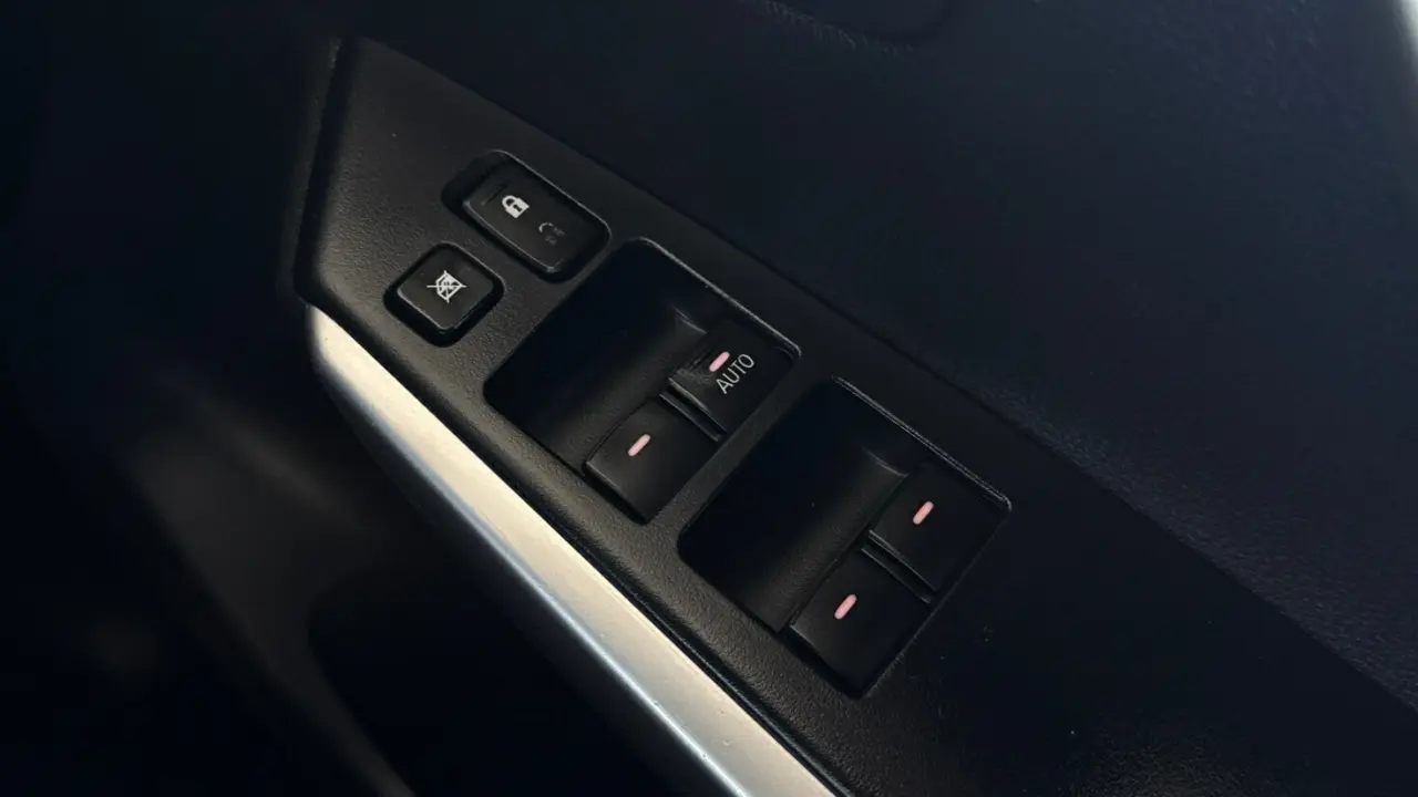 2018 MITSUBISHI PAJERO SPORT Gallery Image 18