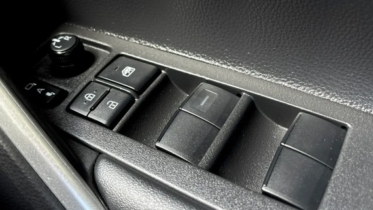 2023 Toyota Corolla Cross Hybrid Gallery Image 16