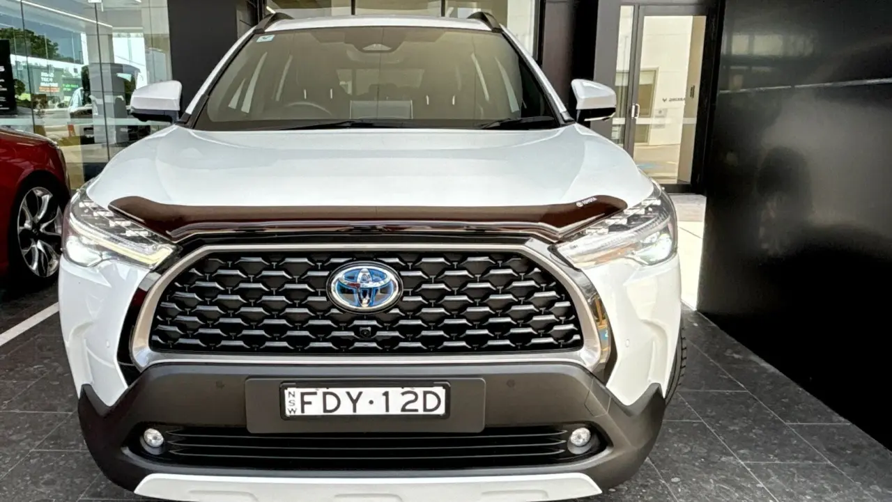 2023 Toyota Corolla Cross Hybrid Gallery Image 2