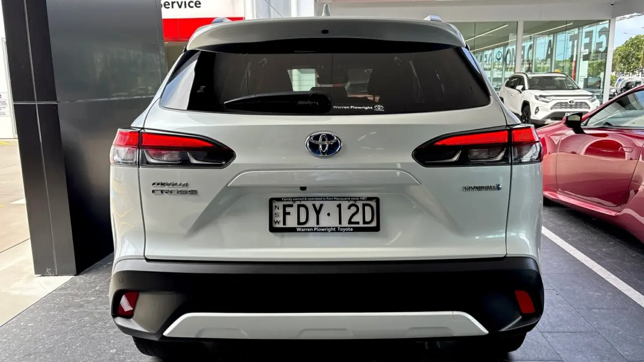 2023 Toyota Corolla Cross Hybrid Gallery Image 5
