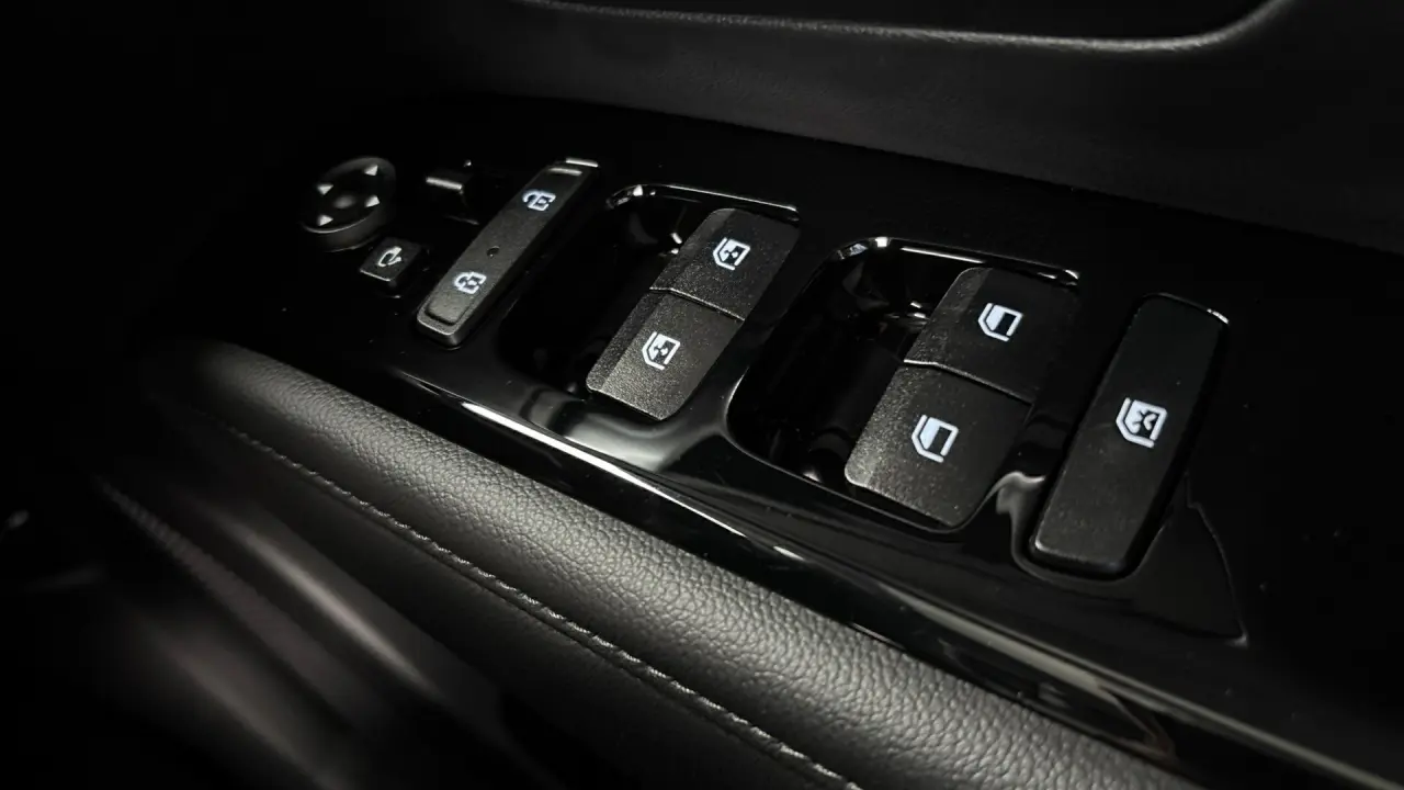 2023 HYUNDAI TUCSON Gallery Image 17