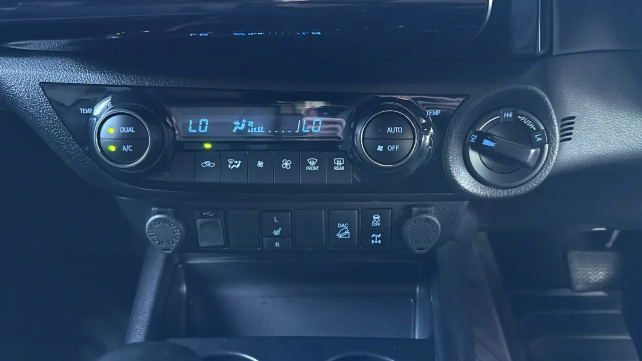 2022 Toyota Hilux Gallery Image 13