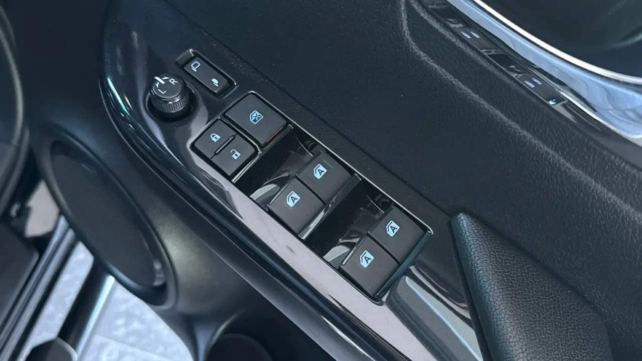 2022 Toyota Hilux Gallery Image 15