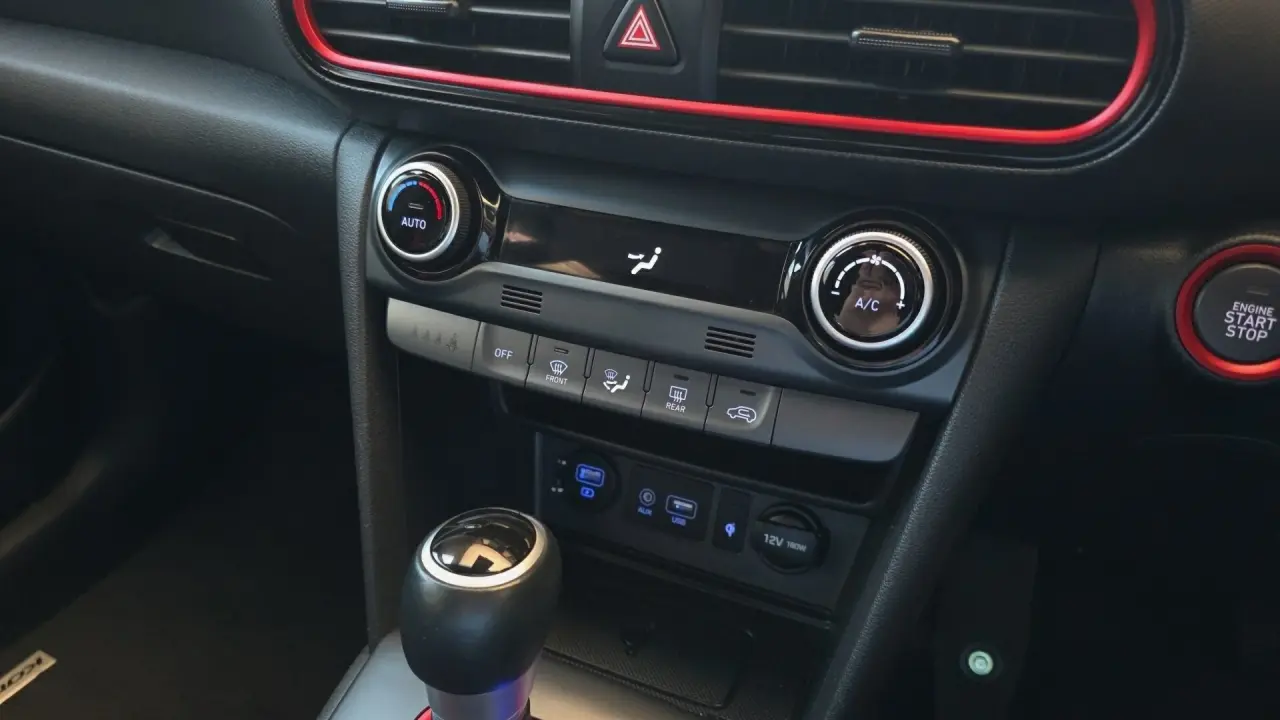 2020 HYUNDAI KONA Gallery Image 12