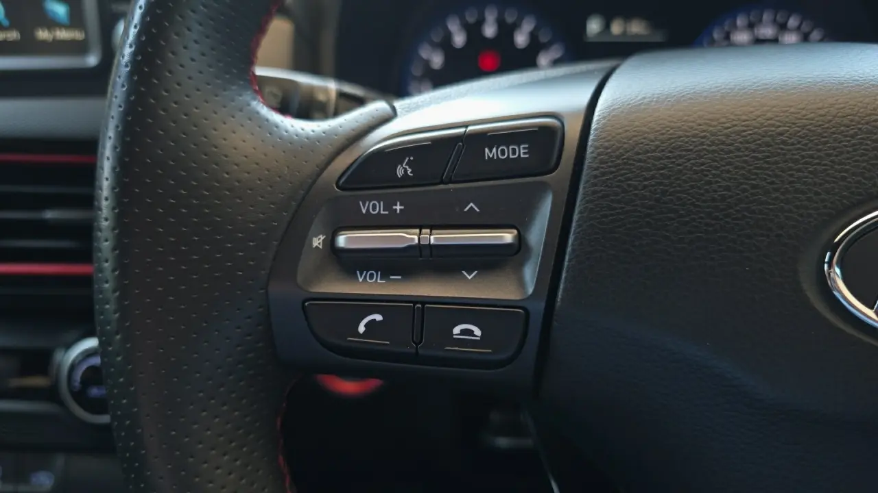 2020 HYUNDAI KONA Gallery Image 15