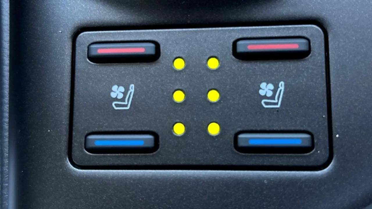 2022 Toyota Camry Hybrid Gallery Image 14