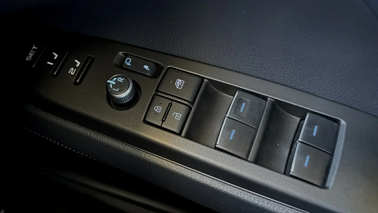 2022 Toyota Camry Hybrid Gallery Image 16