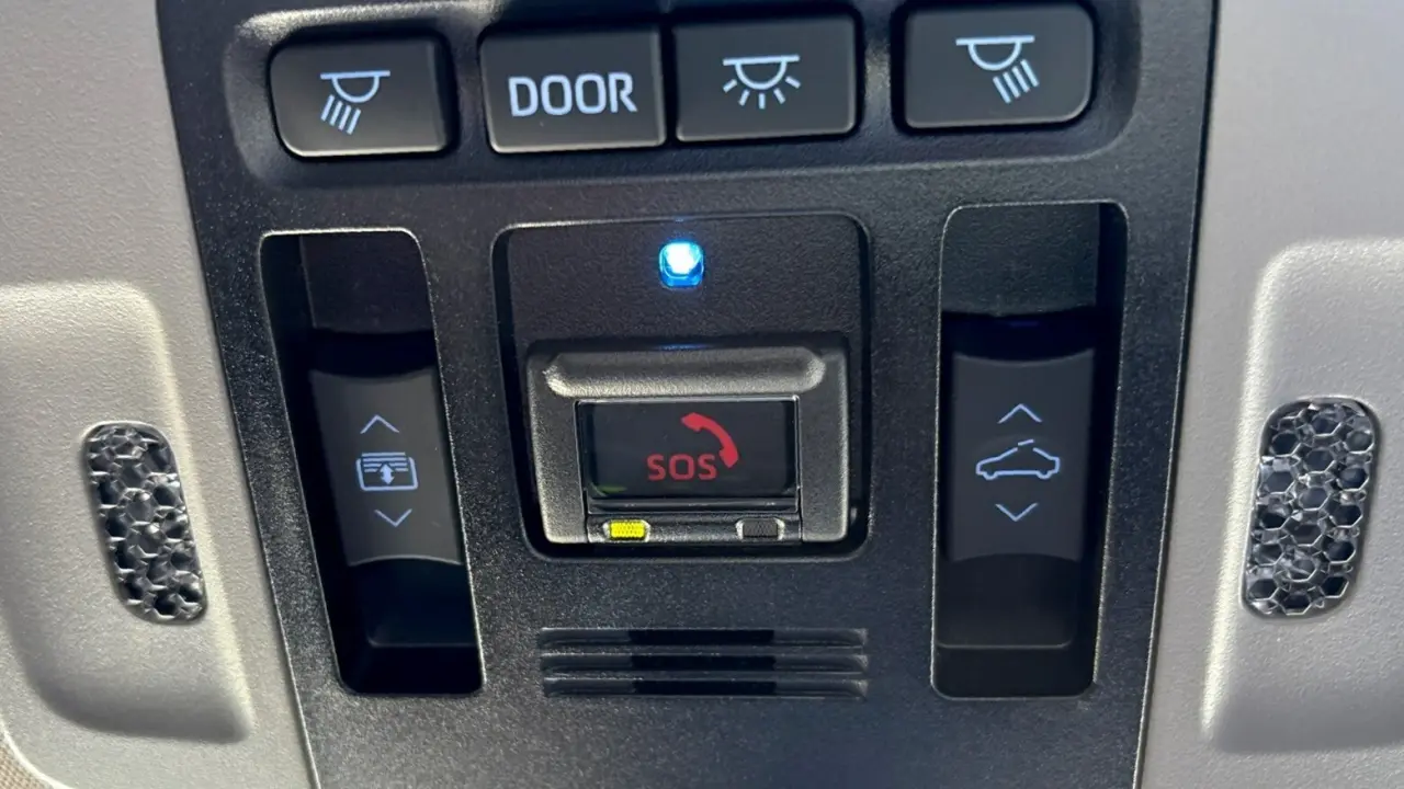 2022 Toyota Camry Hybrid Gallery Image 19