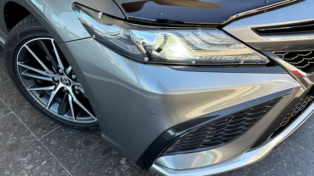 2022 Toyota Camry Hybrid Gallery Image 3