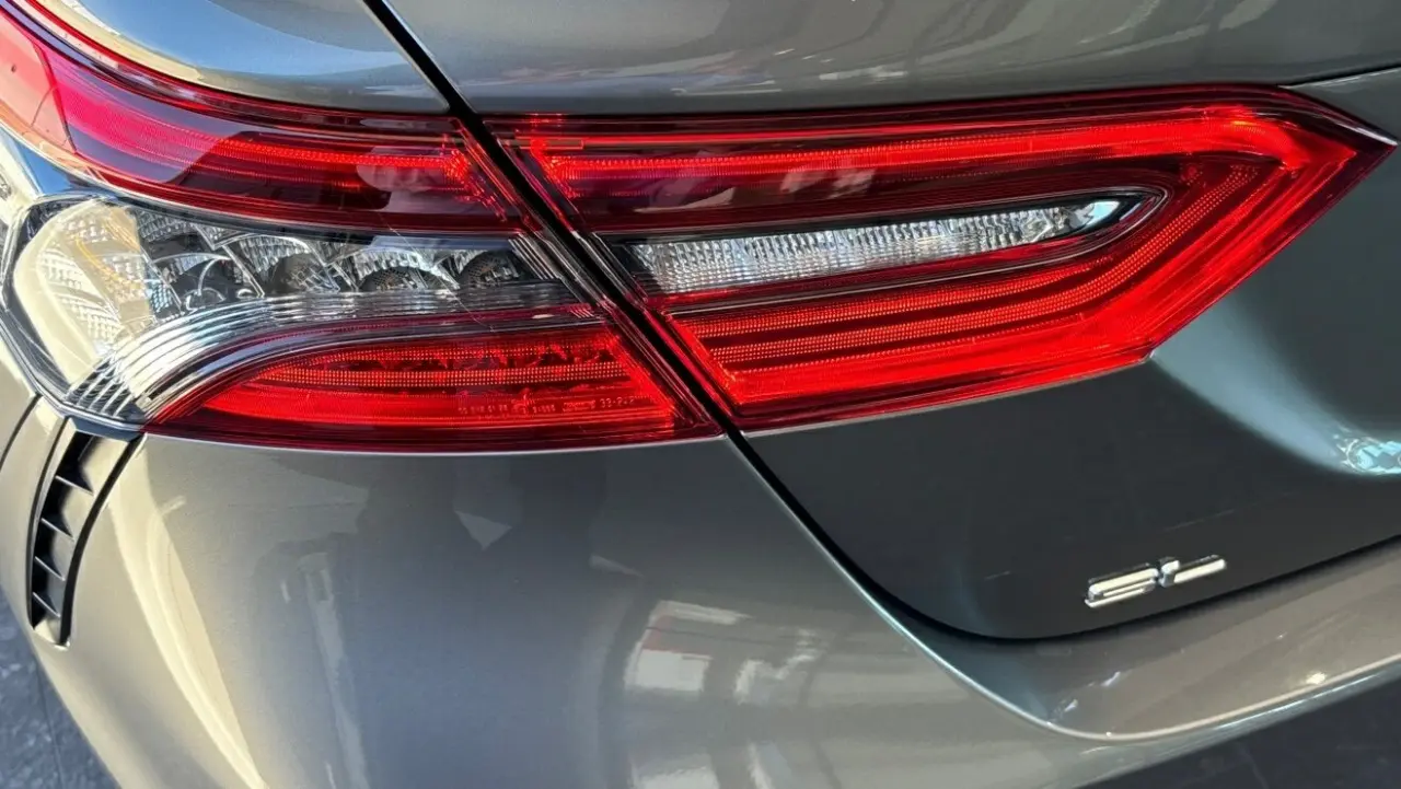 2022 Toyota Camry Hybrid Gallery Image 4