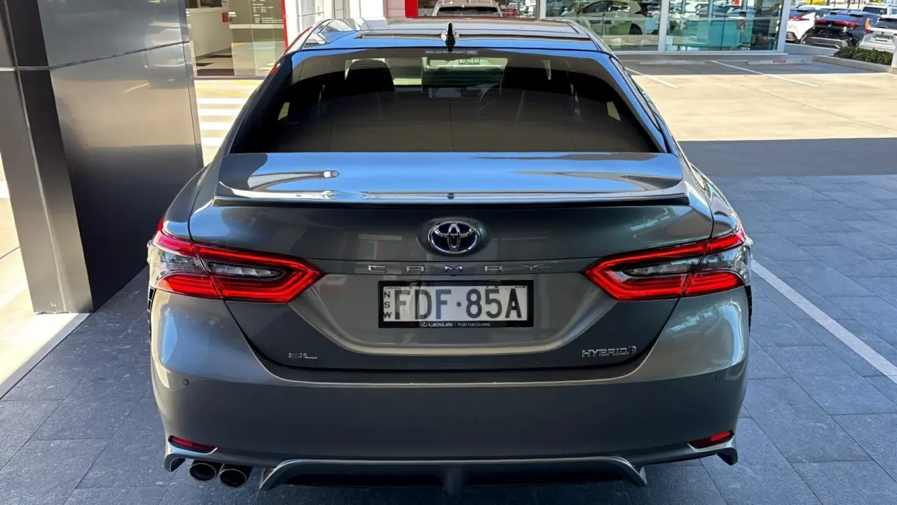 2022 Toyota Camry Hybrid Gallery Image 5