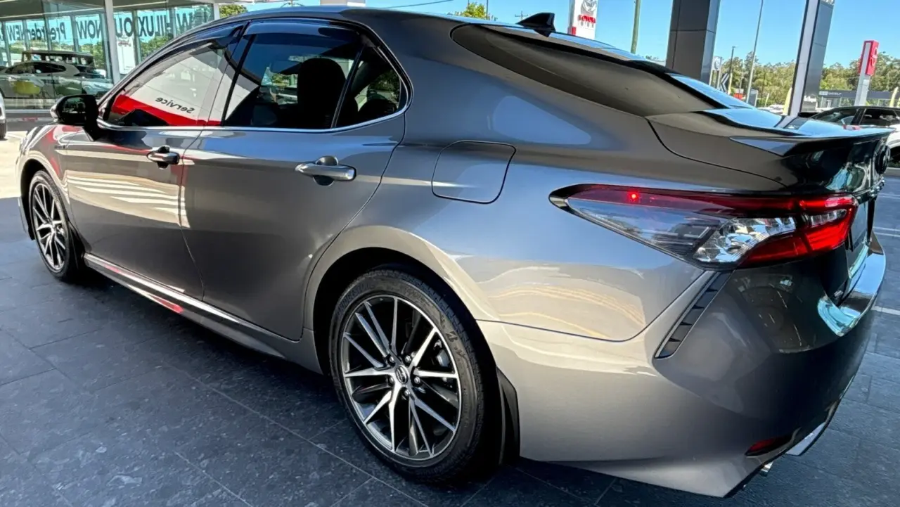 2022 Toyota Camry Hybrid Gallery Image 6