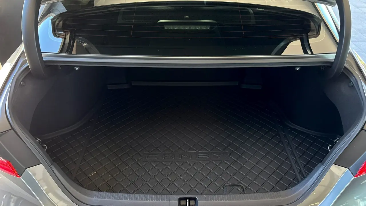 2022 Toyota Camry Hybrid Gallery Image 7