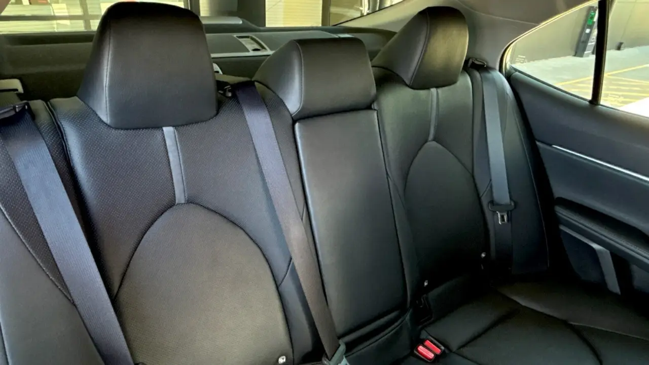 2022 Toyota Camry Hybrid Gallery Image 8