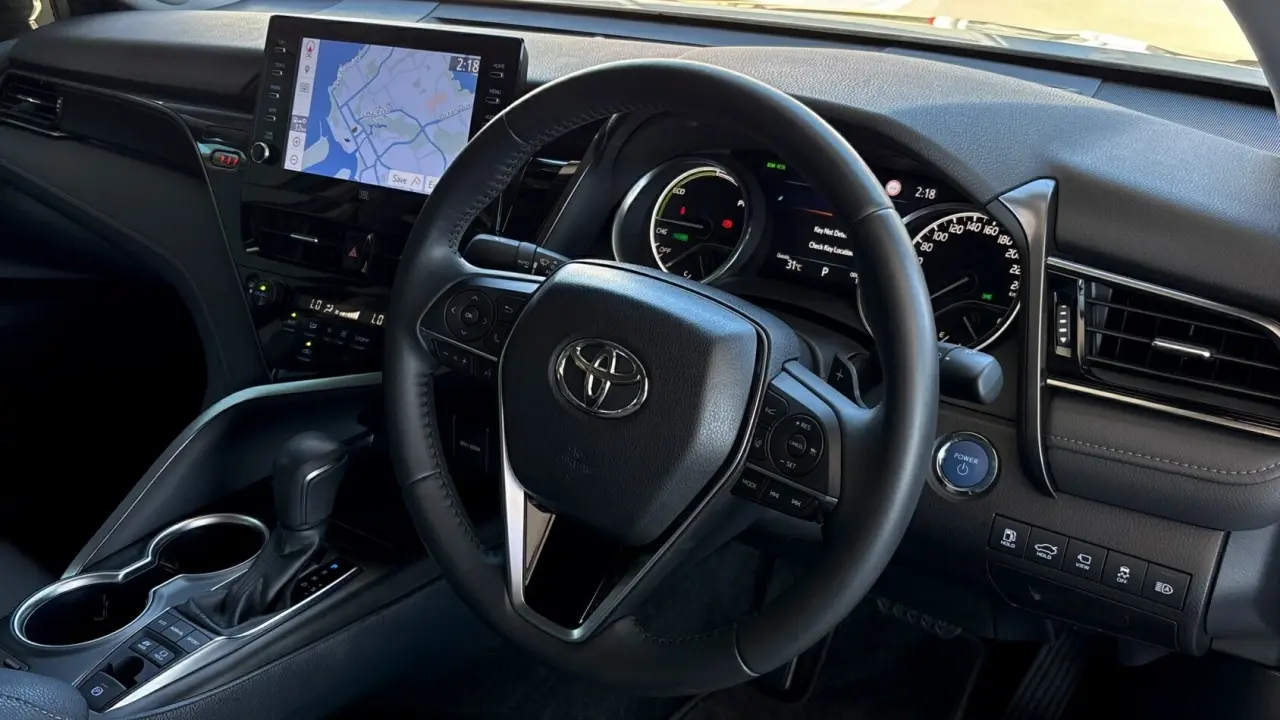 2022 Toyota Camry Hybrid Gallery Image 9