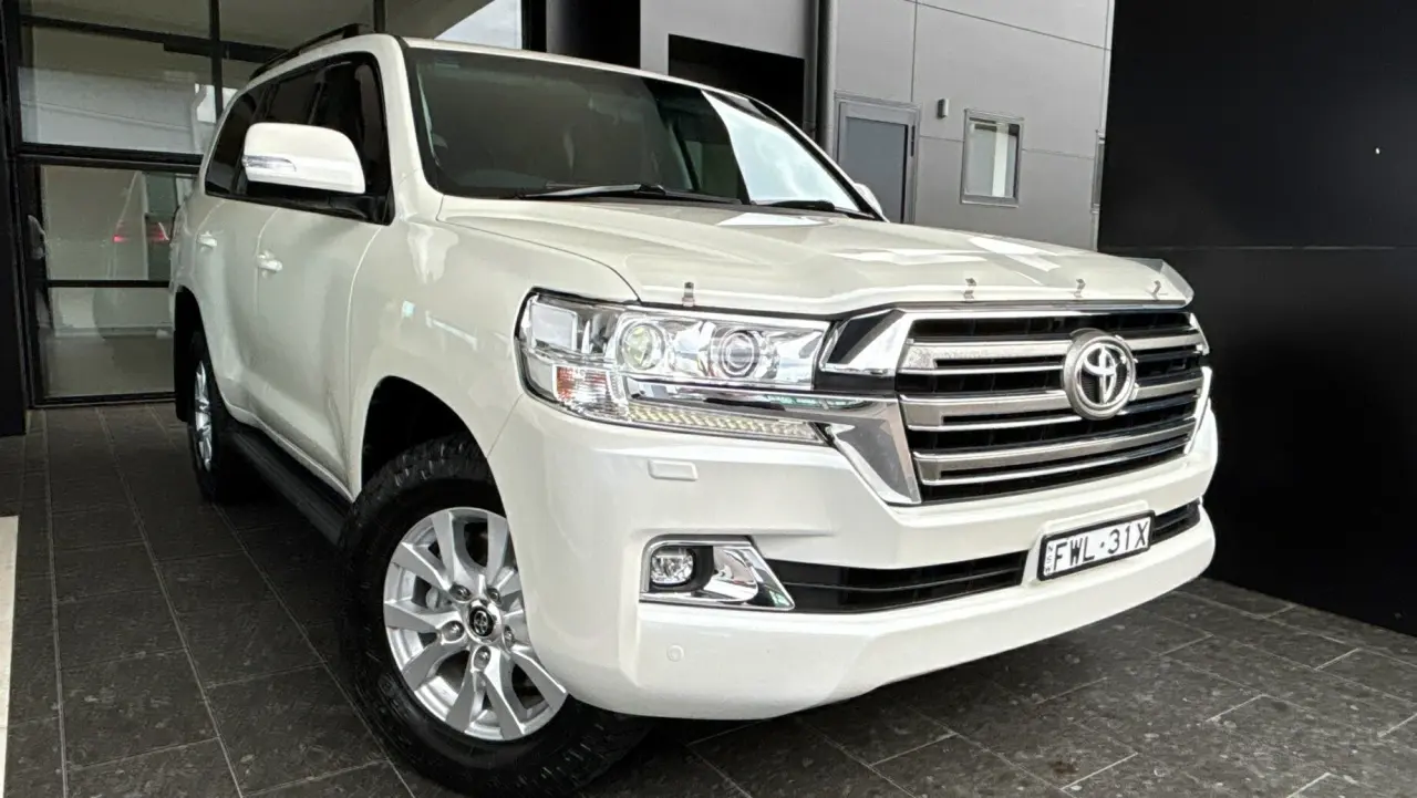 2016 Toyota Landcruiser Gallery Image 1