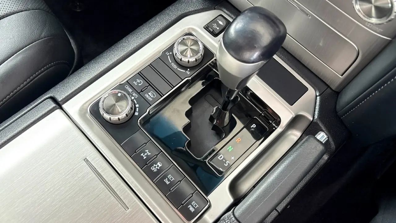 2016 Toyota Landcruiser Gallery Image 10