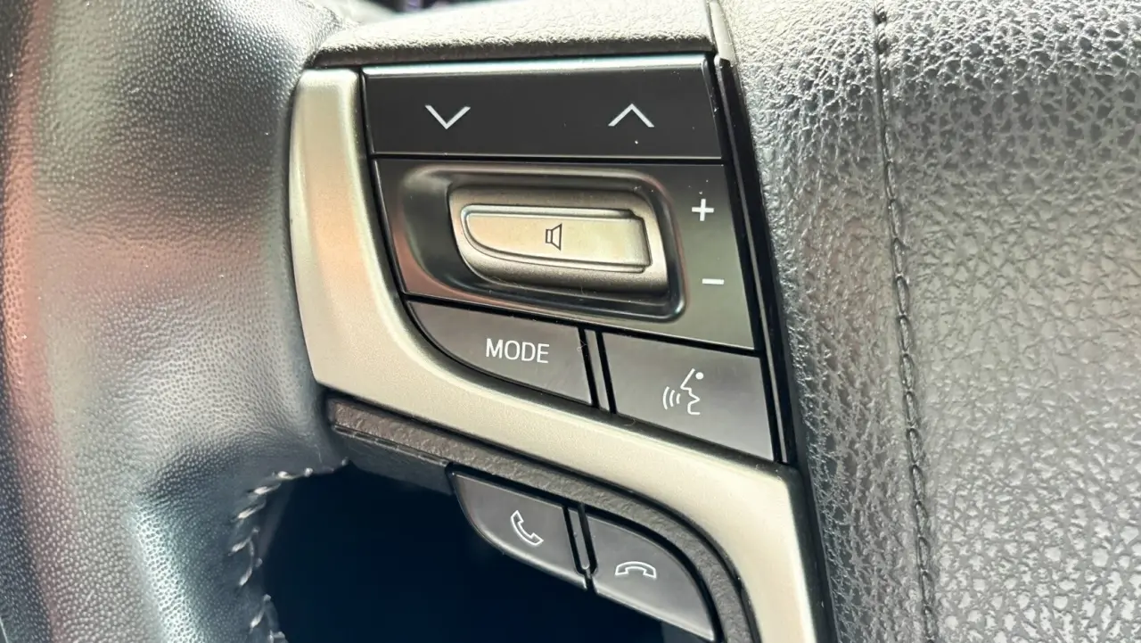 2016 Toyota Landcruiser Gallery Image 12