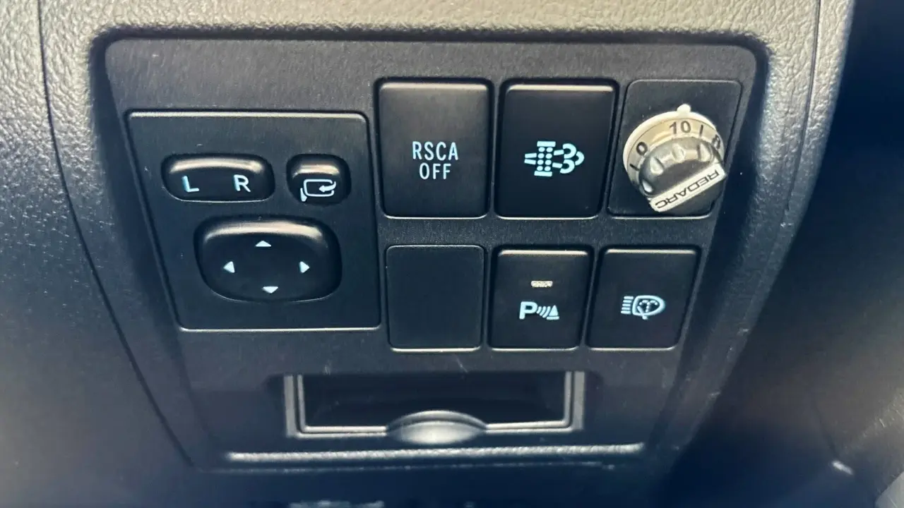 2016 Toyota Landcruiser Gallery Image 15