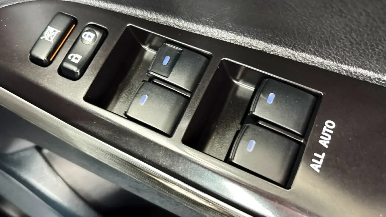 2016 Toyota Landcruiser Gallery Image 16