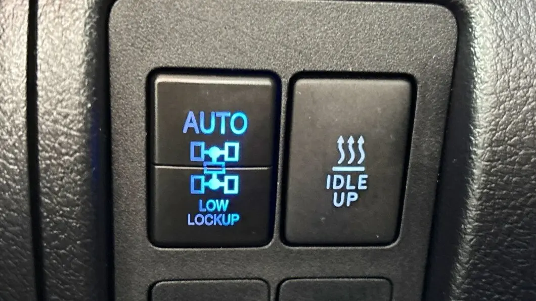 2016 Toyota Landcruiser Gallery Image 18