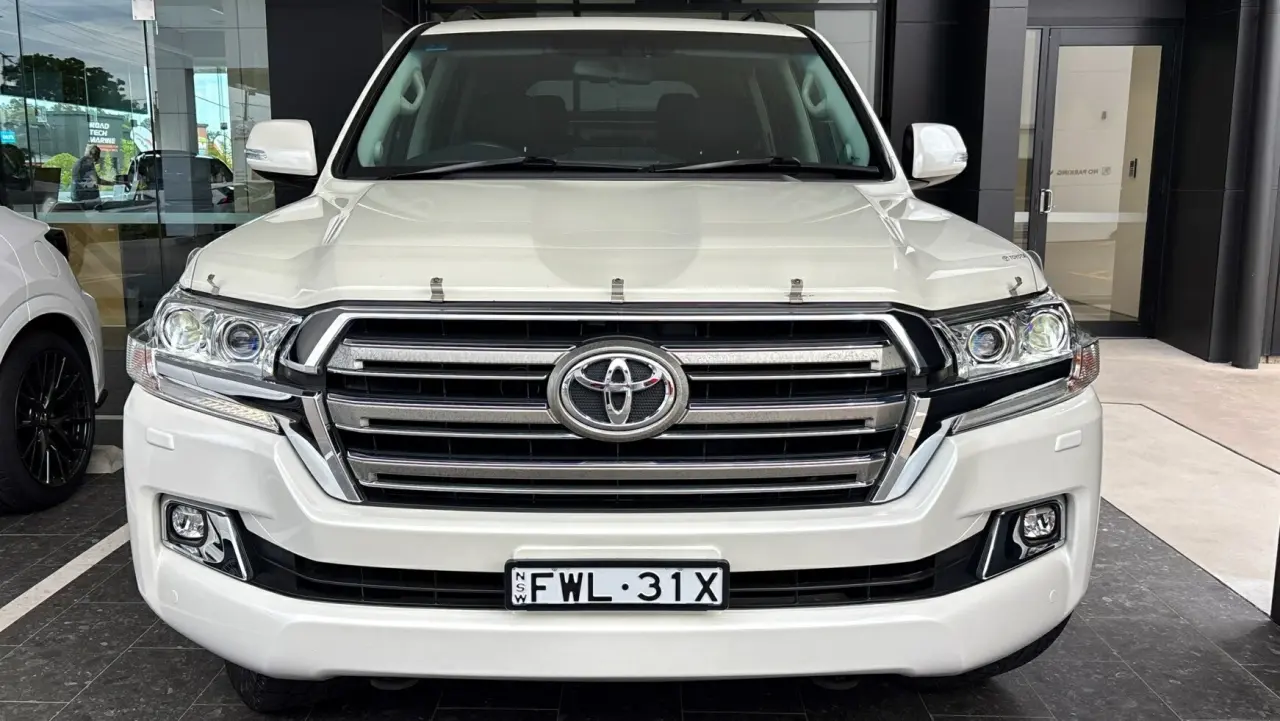 2016 Toyota Landcruiser Gallery Image 2
