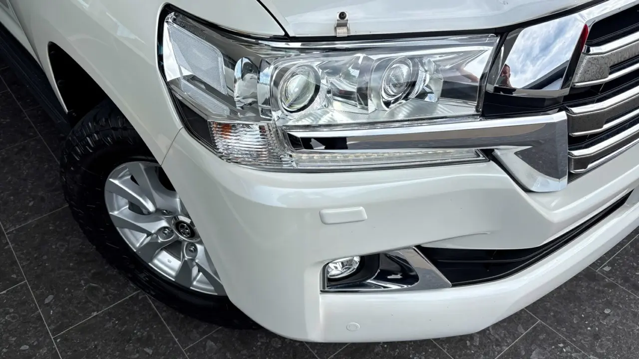2016 Toyota Landcruiser Gallery Image 3