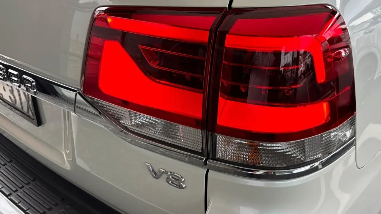 2016 Toyota Landcruiser Gallery Image 4