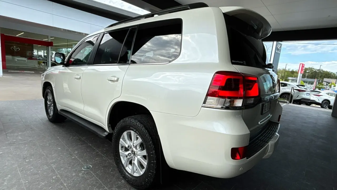2016 Toyota Landcruiser Gallery Image 6