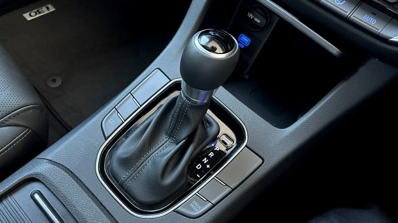 2023 HYUNDAI i30 Gallery Image 13