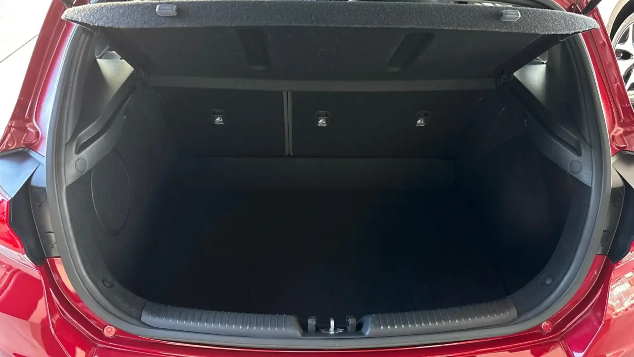 2023 HYUNDAI i30 Gallery Image 6