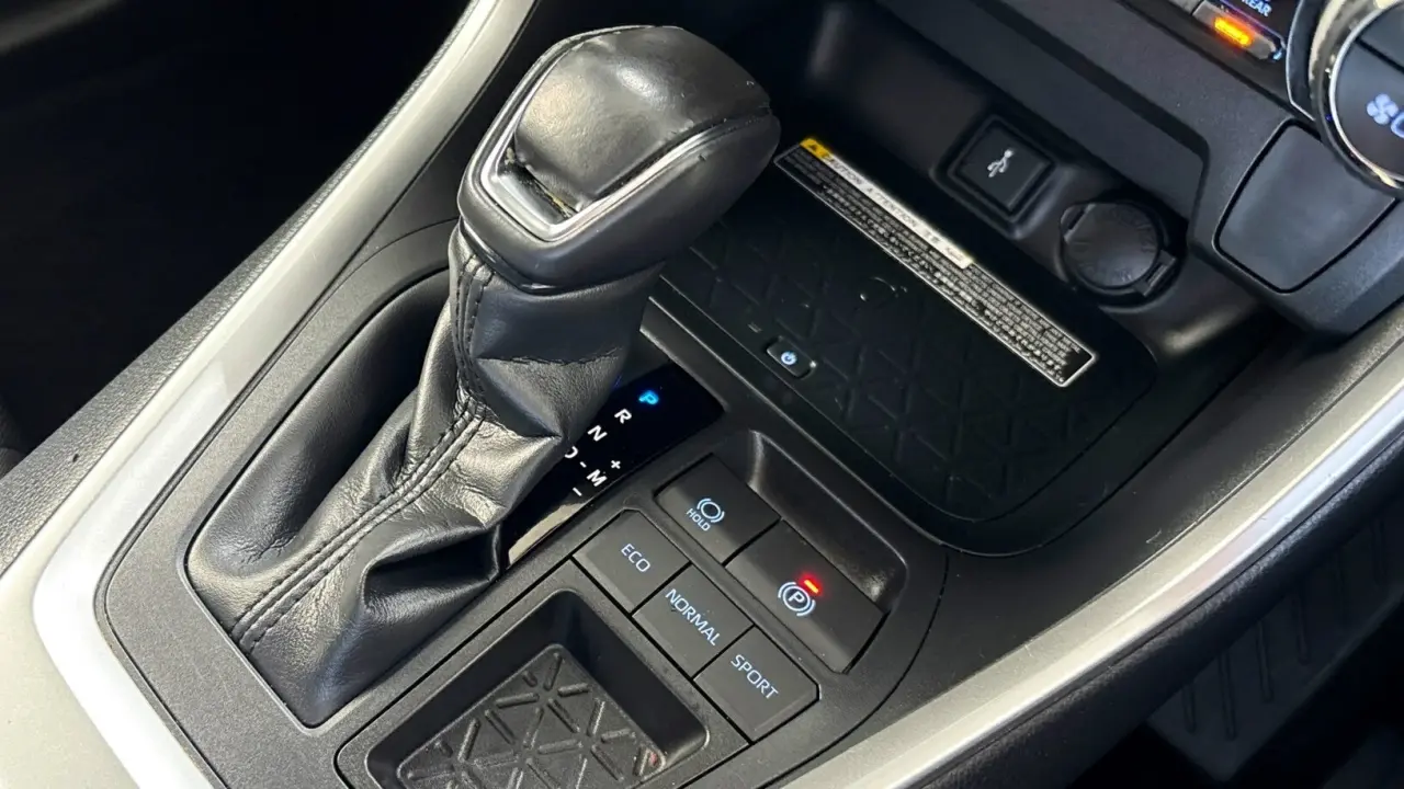 2020 Toyota RAV4 Gallery Image 12