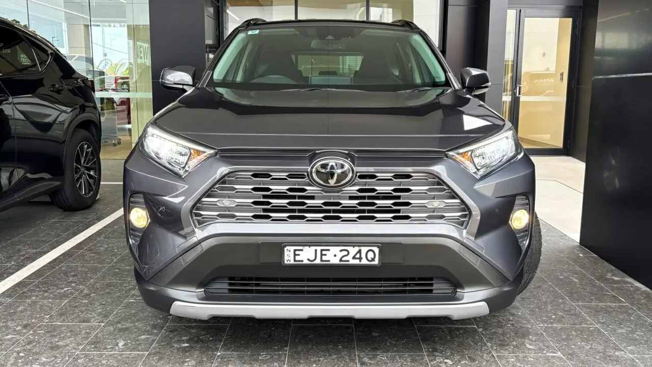 2020 Toyota RAV4 Gallery Image 2