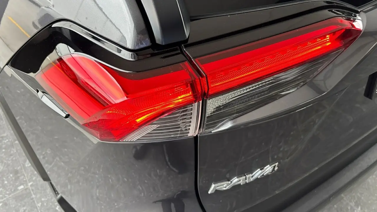 2020 Toyota RAV4 Gallery Image 4