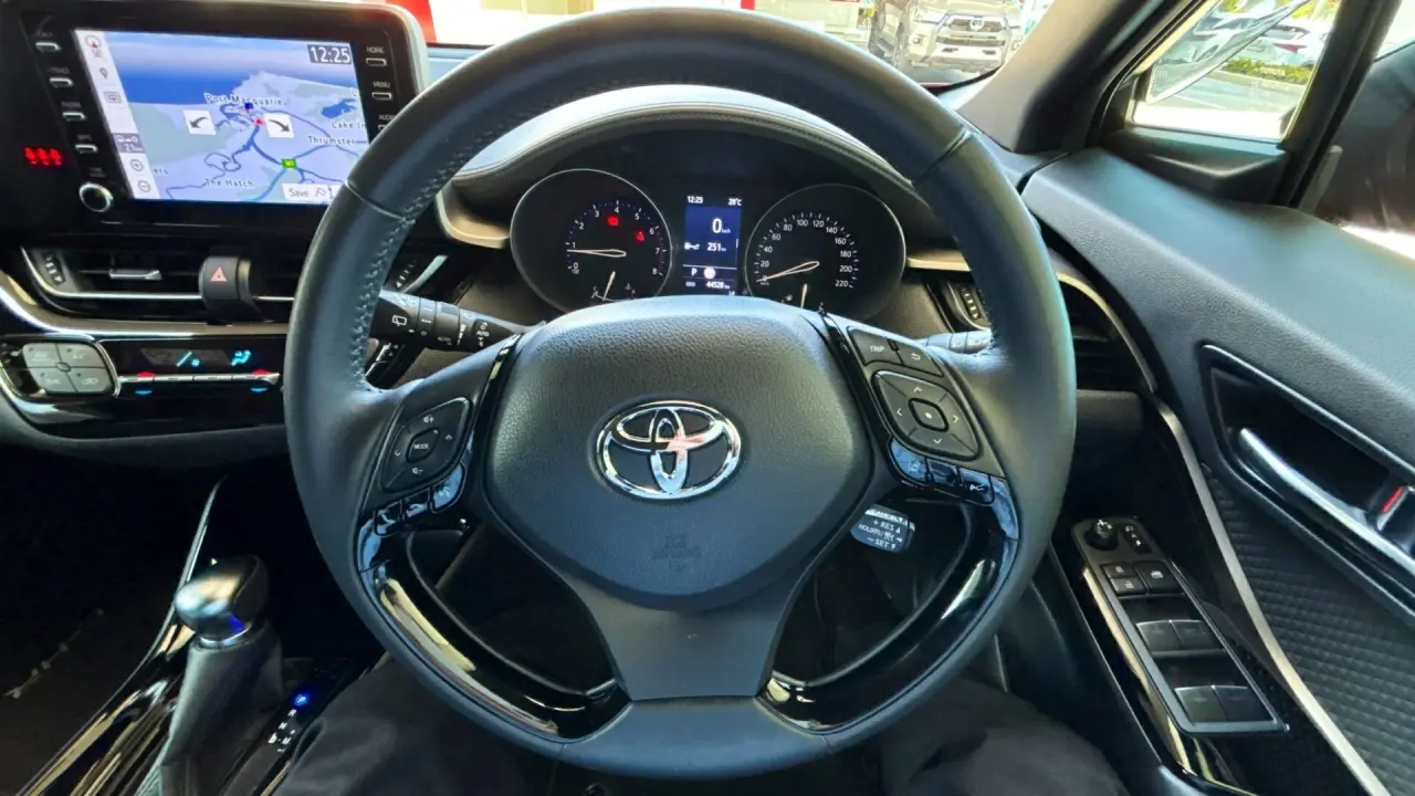 2023 Toyota C-HR Gallery Image 11